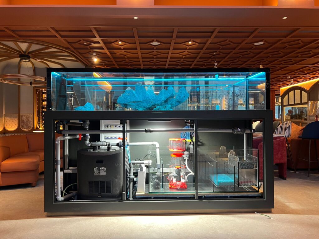 Pecera con sistema de climatización automática