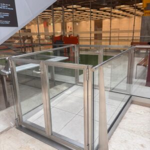 Puertas de cristal templado y acero inoxidable para aeropuertos con sistema automático de apertura y cierre